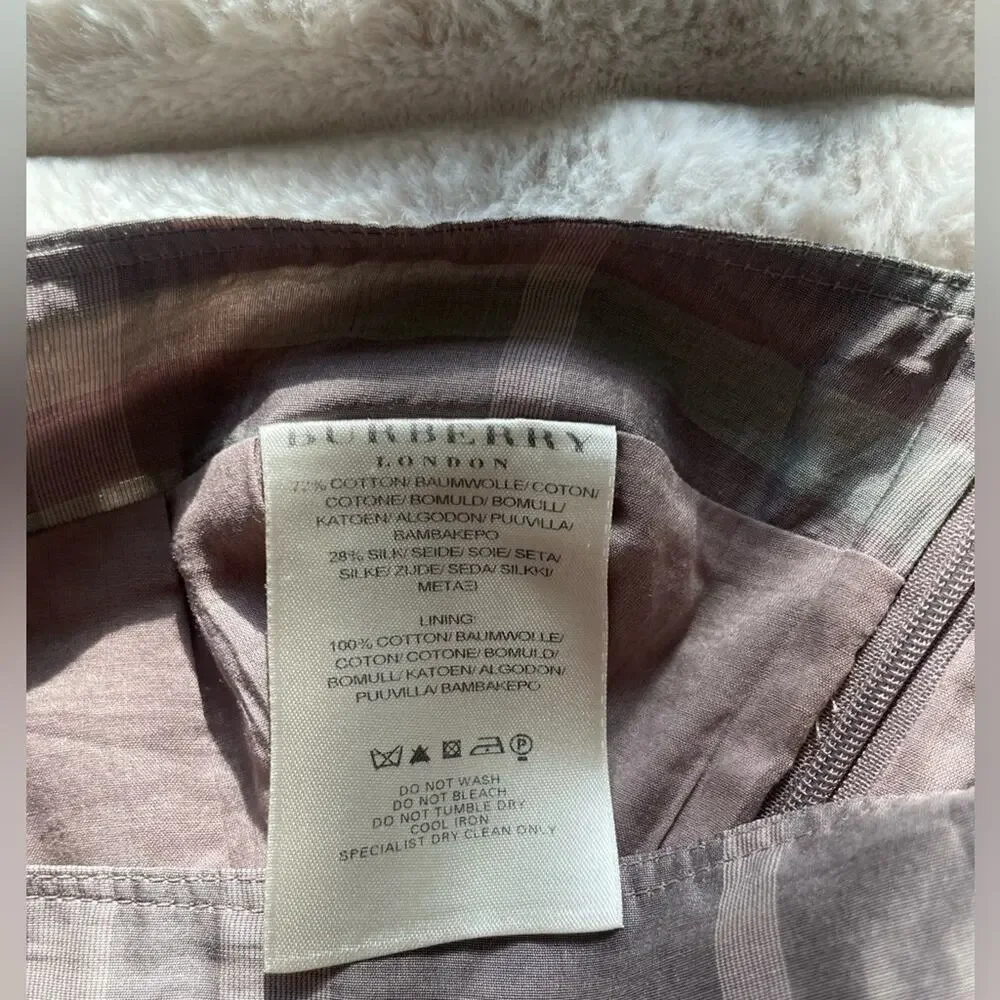 New w/out tags. Authentic Burberry mid-line skirt. Silk and cotton. Signature. - Picture 7 of 8